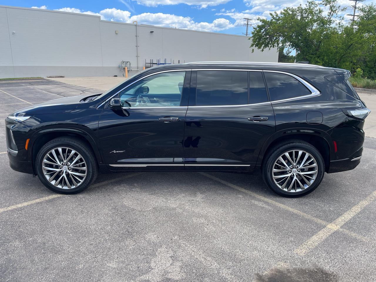 2025 Buick Enclave Avenir AWD SuperCruise TraileringPkgs w/SuperCruise AdptvCrz Sunroof 22s RrCamMrr HD-SrrndVsn