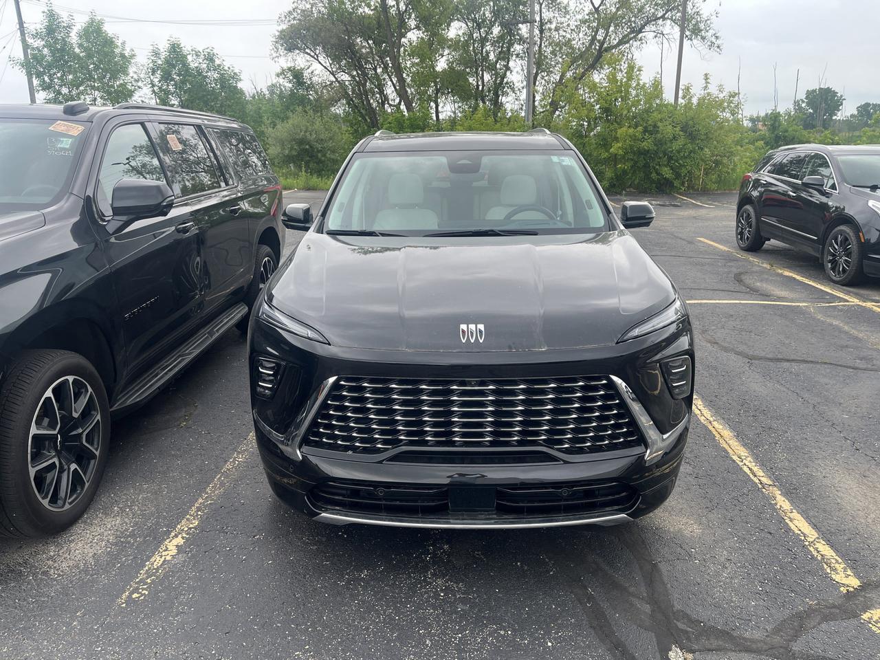 2025 Buick Enclave Avenir AWD SuperCruise TraileringPkgs w/SuperCruise AdptvCrz Sunroof 22s RrCamMrr HD-SrrndVsn