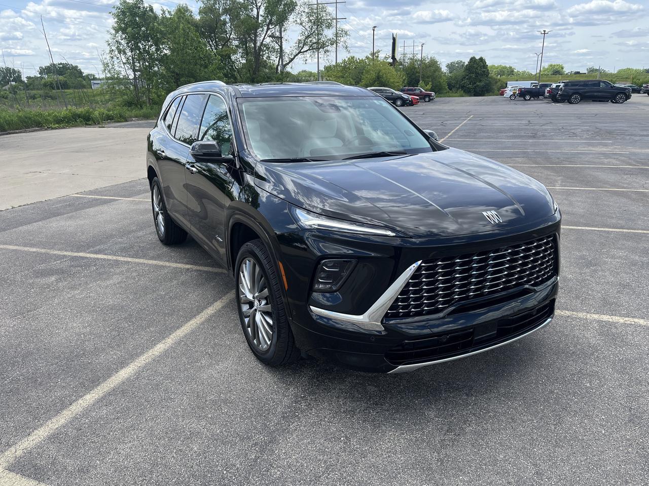 2025 Buick Enclave Avenir AWD SuperCruise TraileringPkgs w/SuperCruise AdptvCrz Sunroof 22s RrCamMrr HD-SrrndVsn Saukville WI