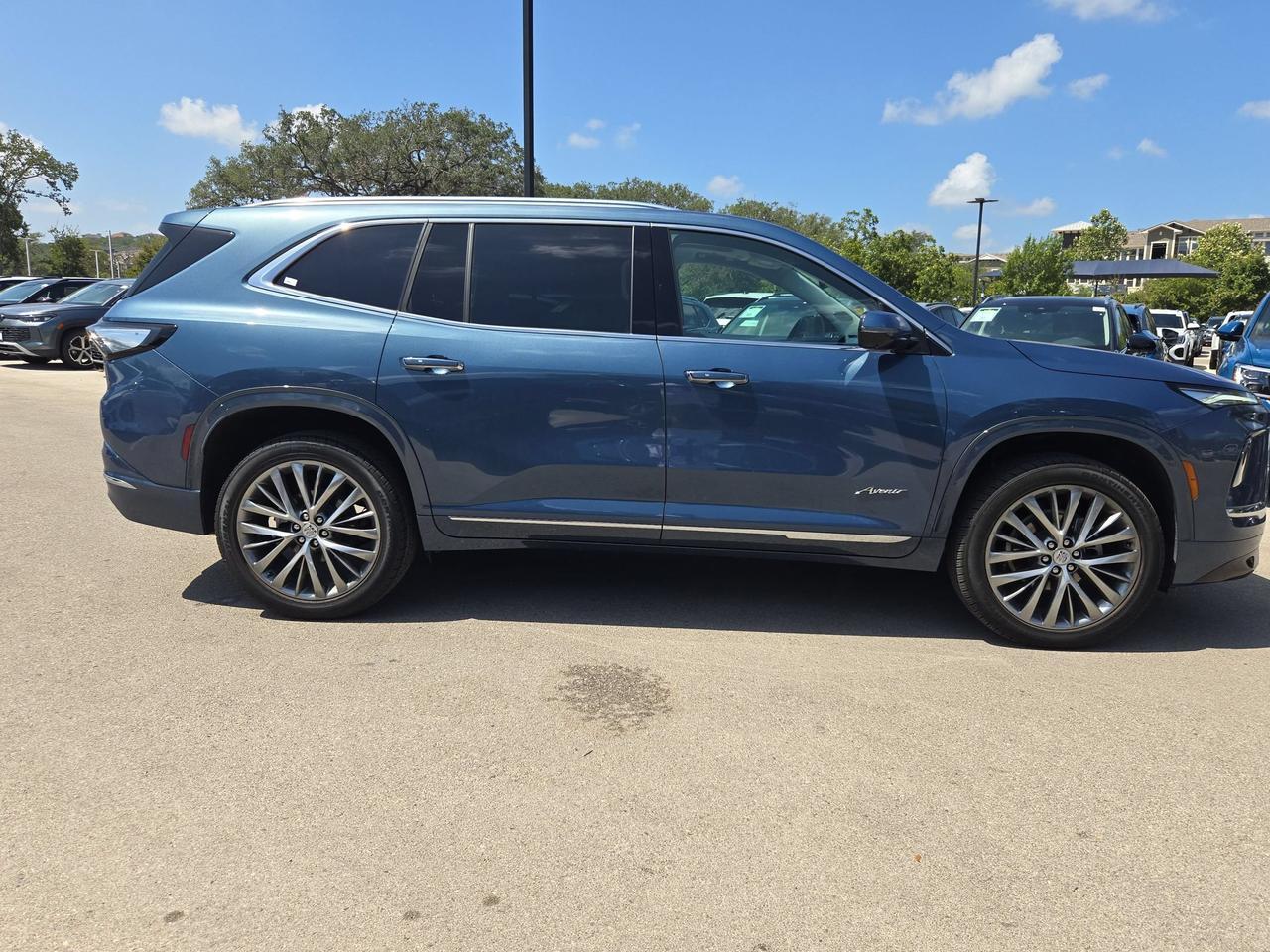 2025 Buick Enclave Avenir