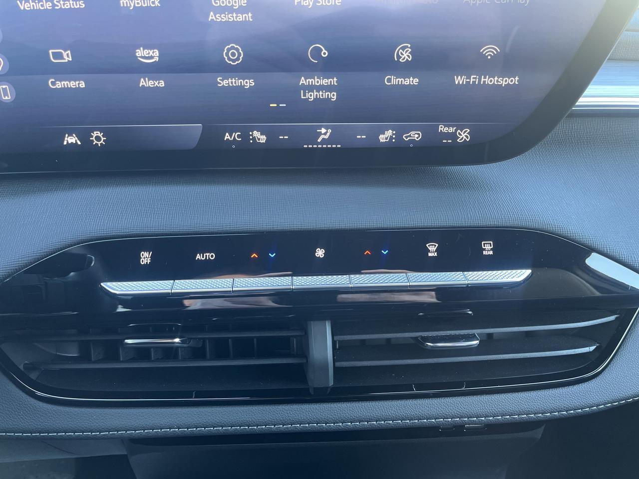 2025 Buick Enclave Preferred AWD w/Heated Seats HtdSteeringWheel Bose 20s HD-SurroundVision Saukville WI