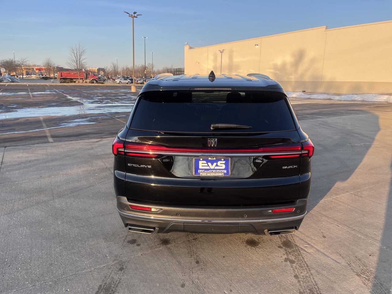 2025 Buick Enclave Preferred FWD w/Heated Seats HtdSteeringWheel Bose 20s HD-SurroundVision Saukville WI