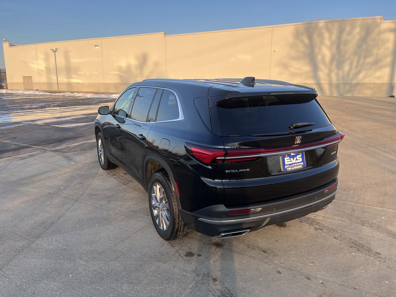 2025 Buick Enclave Preferred FWD w/Heated Seats HtdSteeringWheel Bose 20s HD-SurroundVision Saukville WI