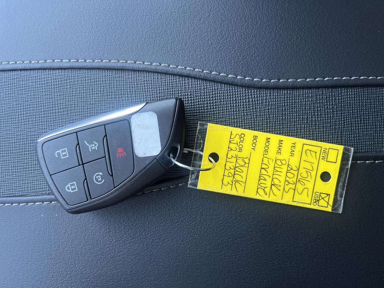 2025 Buick Enclave Preferred FWD w/Heated Seats HtdSteeringWheel Bose 20s HD-SurroundVision Saukville WI