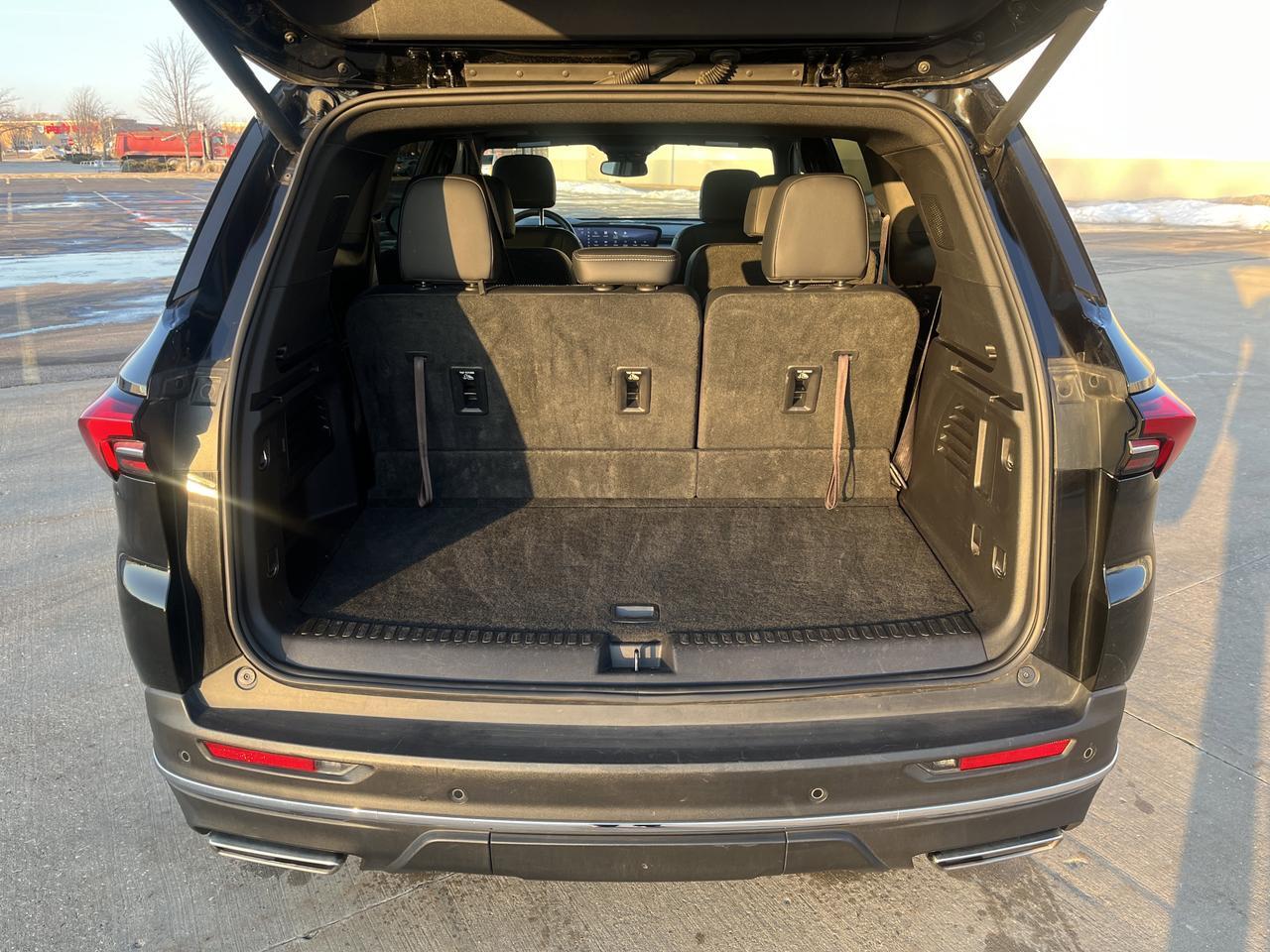 2025 Buick Enclave Preferred FWD w/Heated Seats HtdSteeringWheel Bose 20s HD-SurroundVision Saukville WI