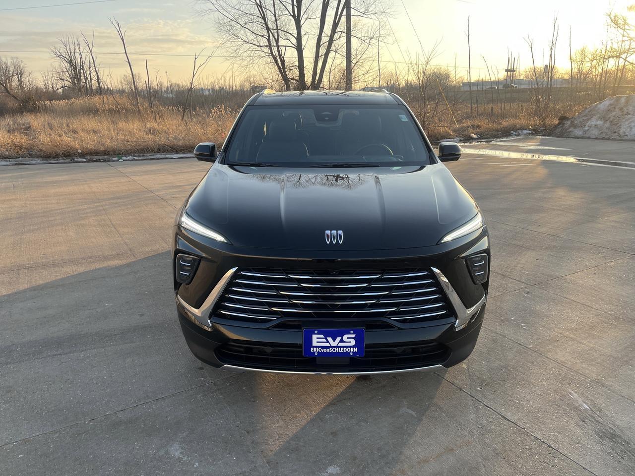 2025 Buick Enclave Preferred FWD w/Heated Seats HtdSteeringWheel Bose 20s HD-SurroundVision