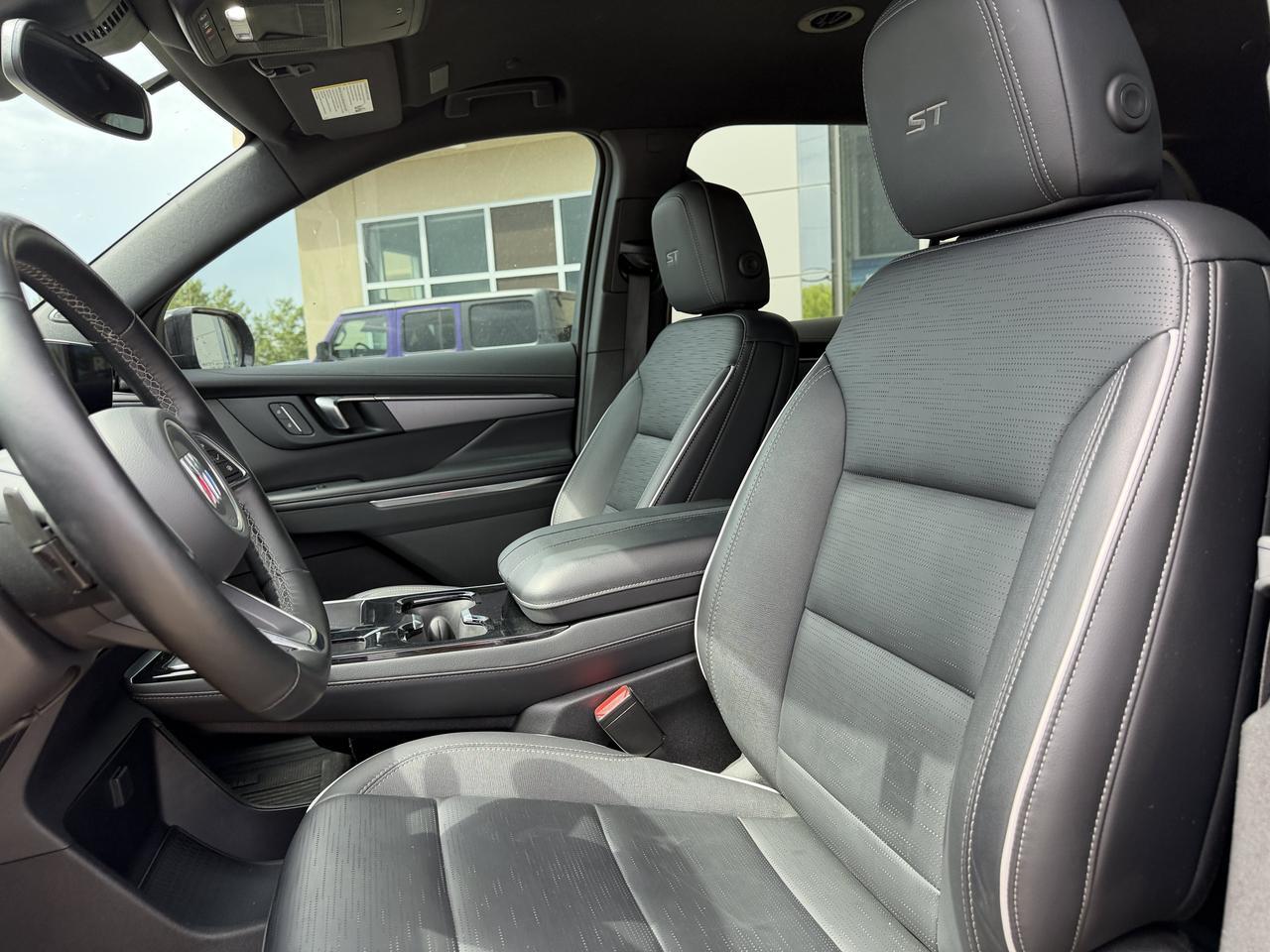 2025 Buick Enclave Sport Touring AWD | Low KMs | 8 Speed Automatic | Power Liftgate | 20IN Alloy Wheels Redwater AB