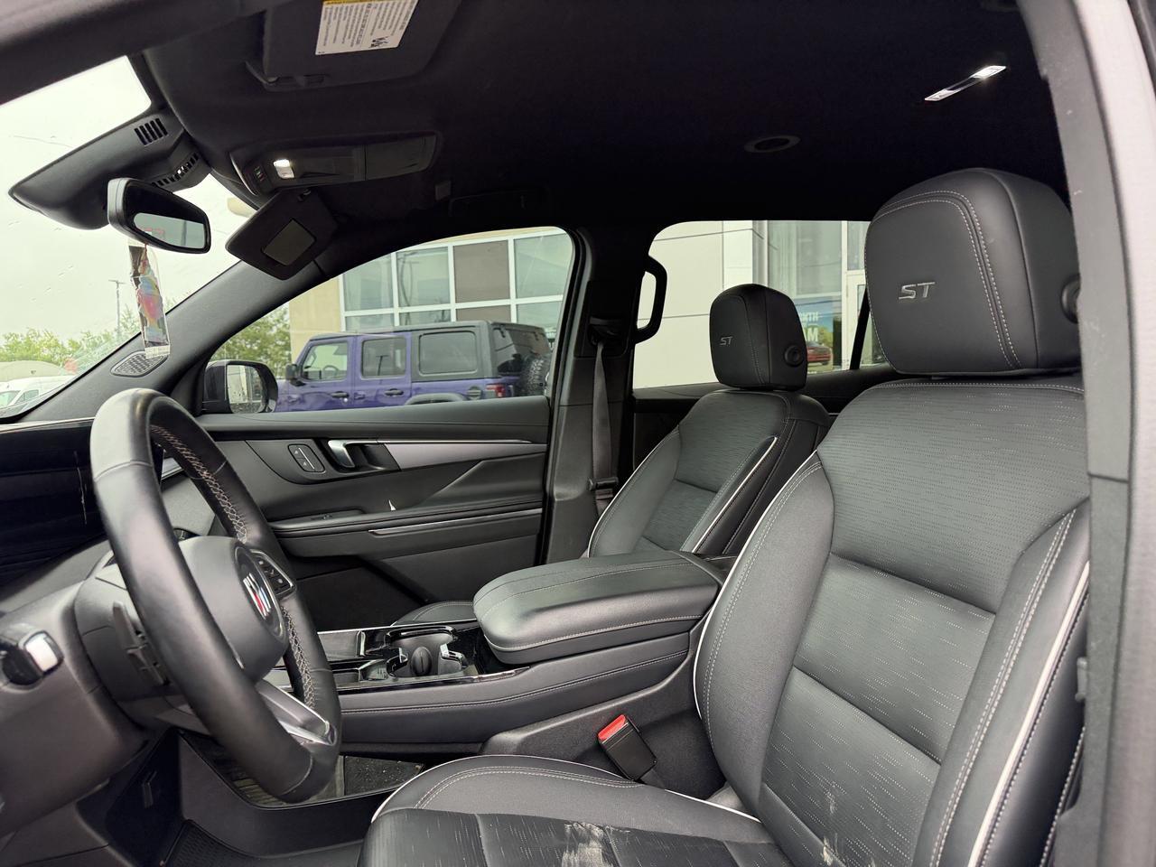 2025 Buick Enclave Sport Touring AWD | Low KMs | 8 Speed Automatic | Power Liftgate | 20IN Alloy Wheels Redwater AB