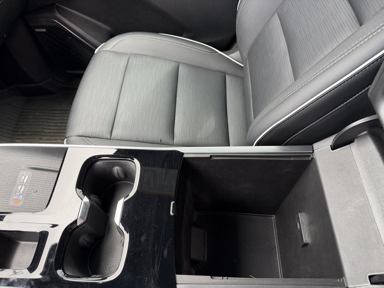 2025 Buick Enclave Sport Touring AWD | Low KMs | 8 Speed Automatic | Power Liftgate | 20IN Alloy Wheels Redwater AB