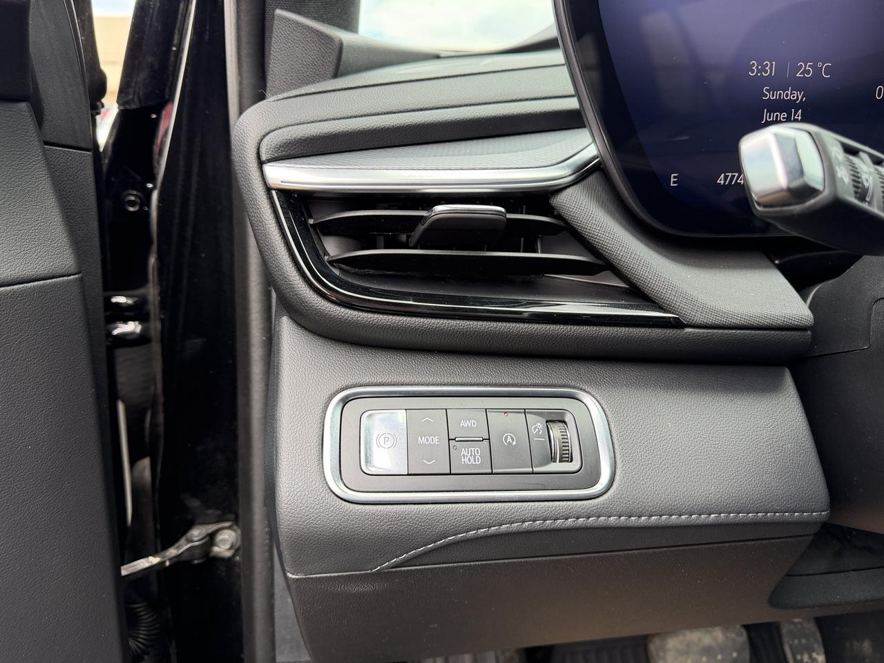 2025 Buick Enclave Sport Touring AWD | Low KMs | 8 Speed Automatic | Power Liftgate | 20IN Alloy Wheels Redwater AB
