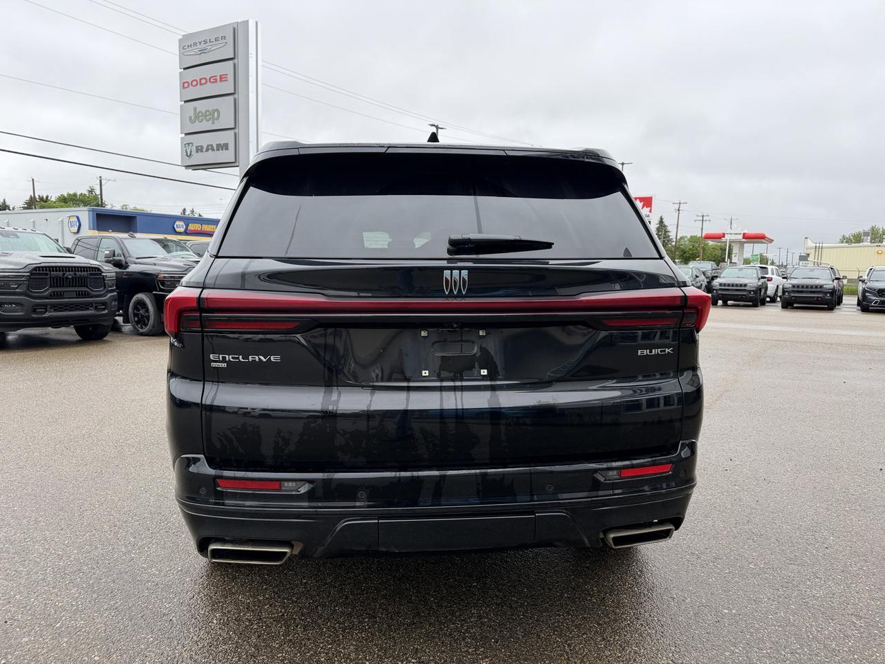 2025 Buick Enclave Sport Touring AWD | Low KMs | 8 Speed Automatic | Power Liftgate | 20IN Alloy Wheels Redwater AB