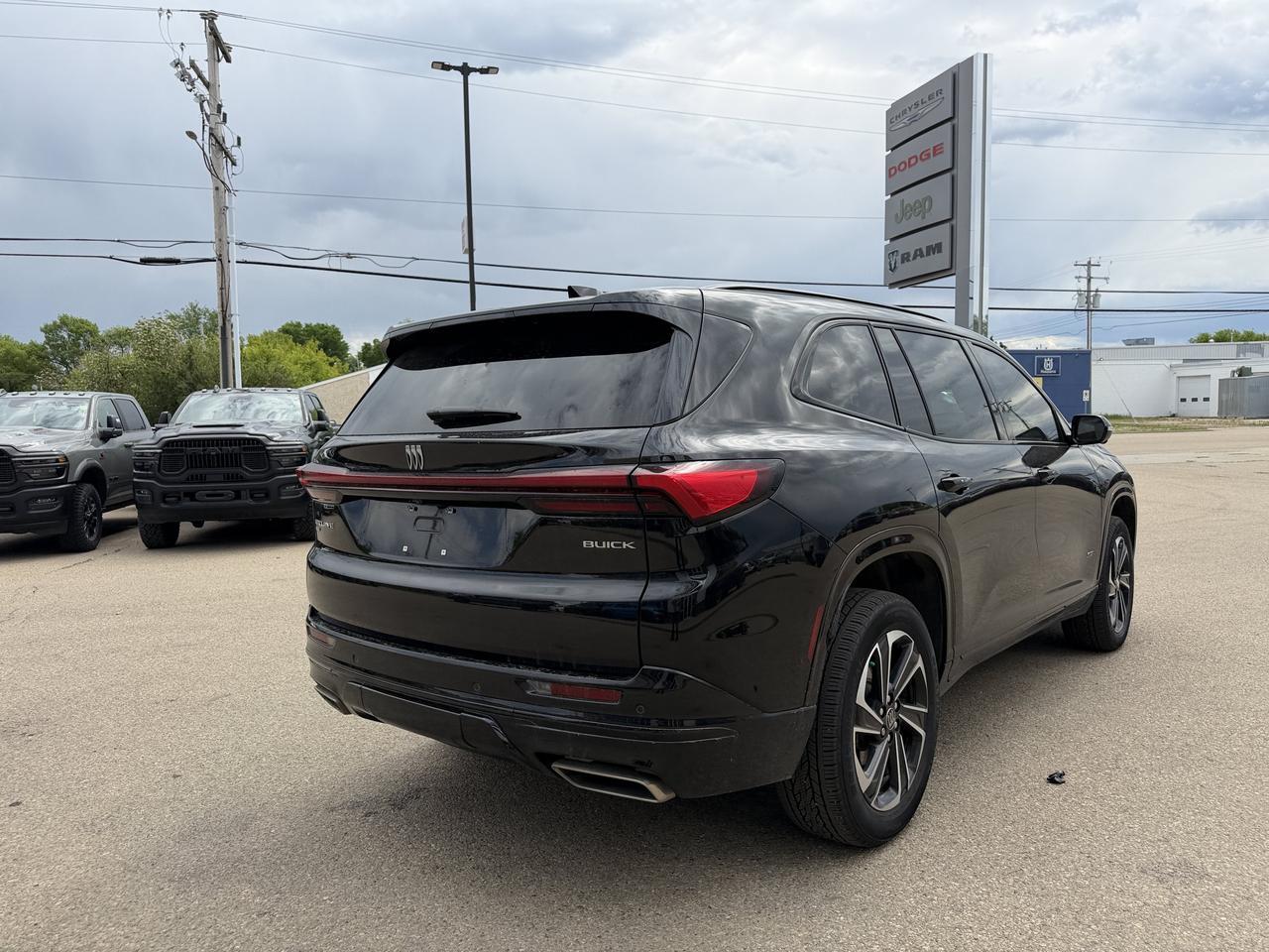 2025 Buick Enclave Sport Touring AWD | Low KMs | 8 Speed Automatic | Power Liftgate | 20IN Alloy Wheels Redwater AB