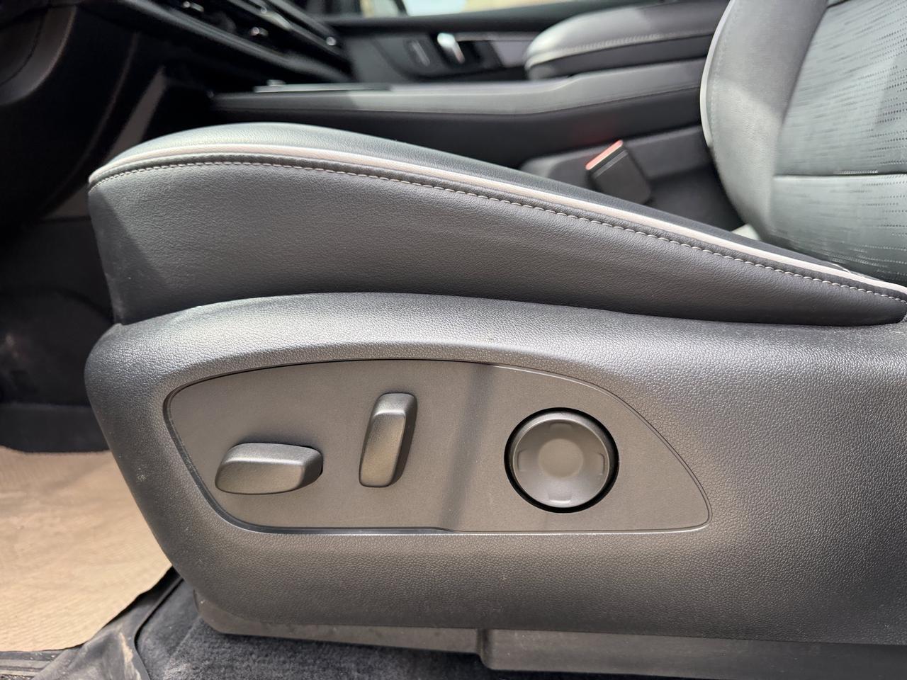 2025 Buick Enclave Sport Touring AWD | Low KMs | 8 Speed Automatic | Power Liftgate | 20IN Alloy Wheels Redwater AB