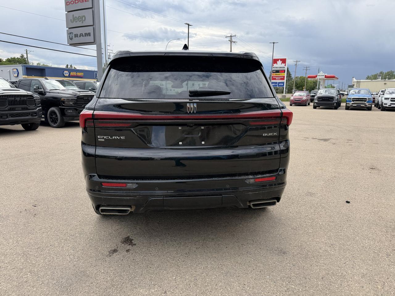 2025 Buick Enclave Sport Touring AWD | Low KMs | 8 Speed Automatic | Power Liftgate | 20IN Alloy Wheels Redwater AB