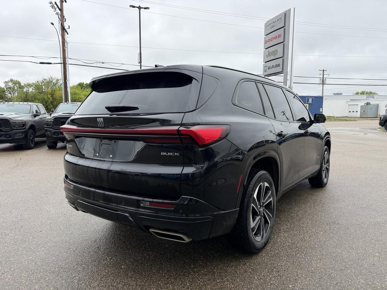 2025 Buick Enclave Sport Touring AWD | Low KMs | 8 Speed Automatic | Power Liftgate | 20IN Alloy Wheels Redwater AB