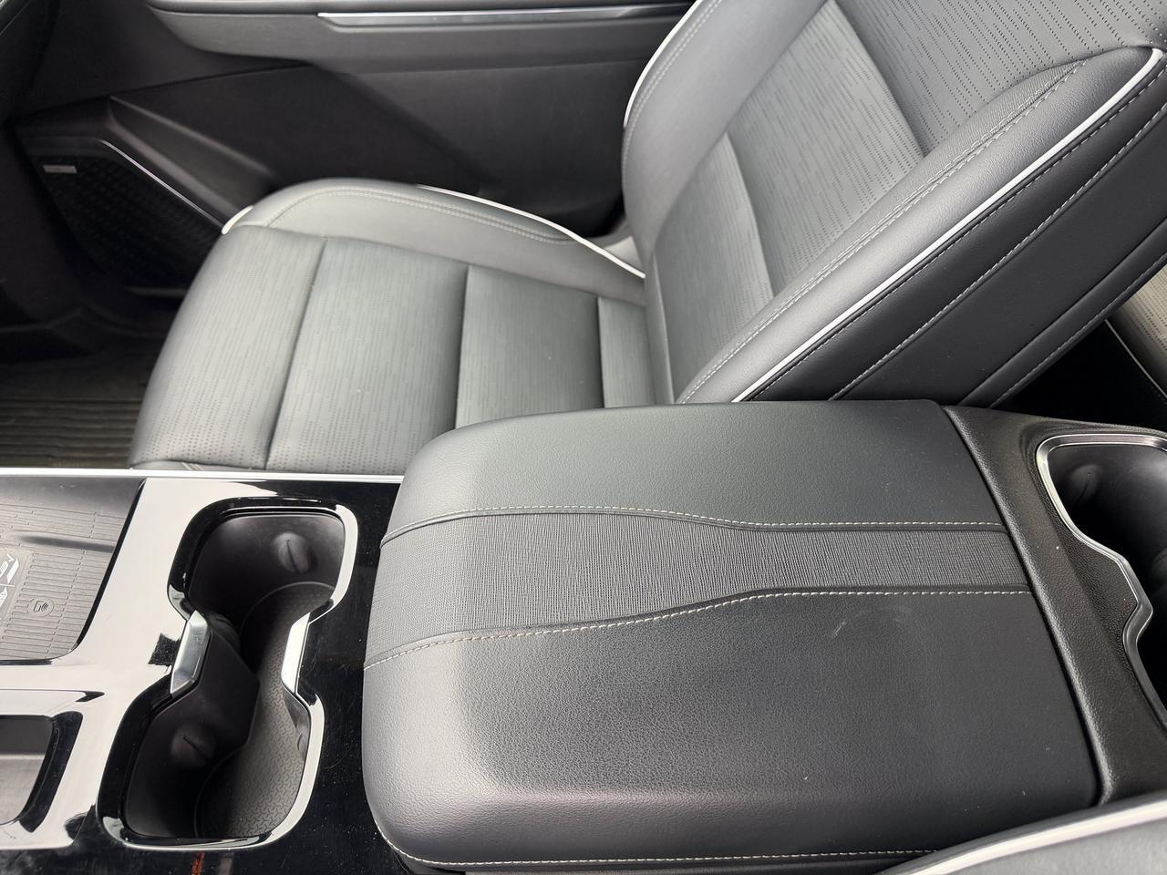 2025 Buick Enclave Sport Touring AWD | Low KMs | 8 Speed Automatic | Power Liftgate | 20IN Alloy Wheels Redwater AB
