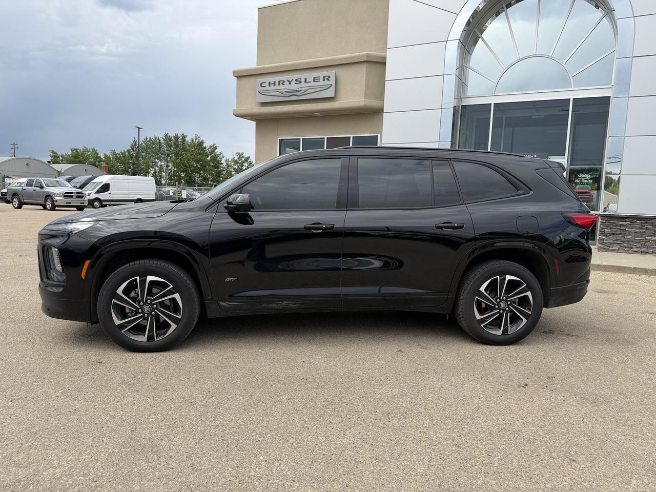 2025 Buick Enclave Sport Touring AWD | Low KMs | 8 Speed Automatic | Power Liftgate | 20IN Alloy Wheels Redwater AB