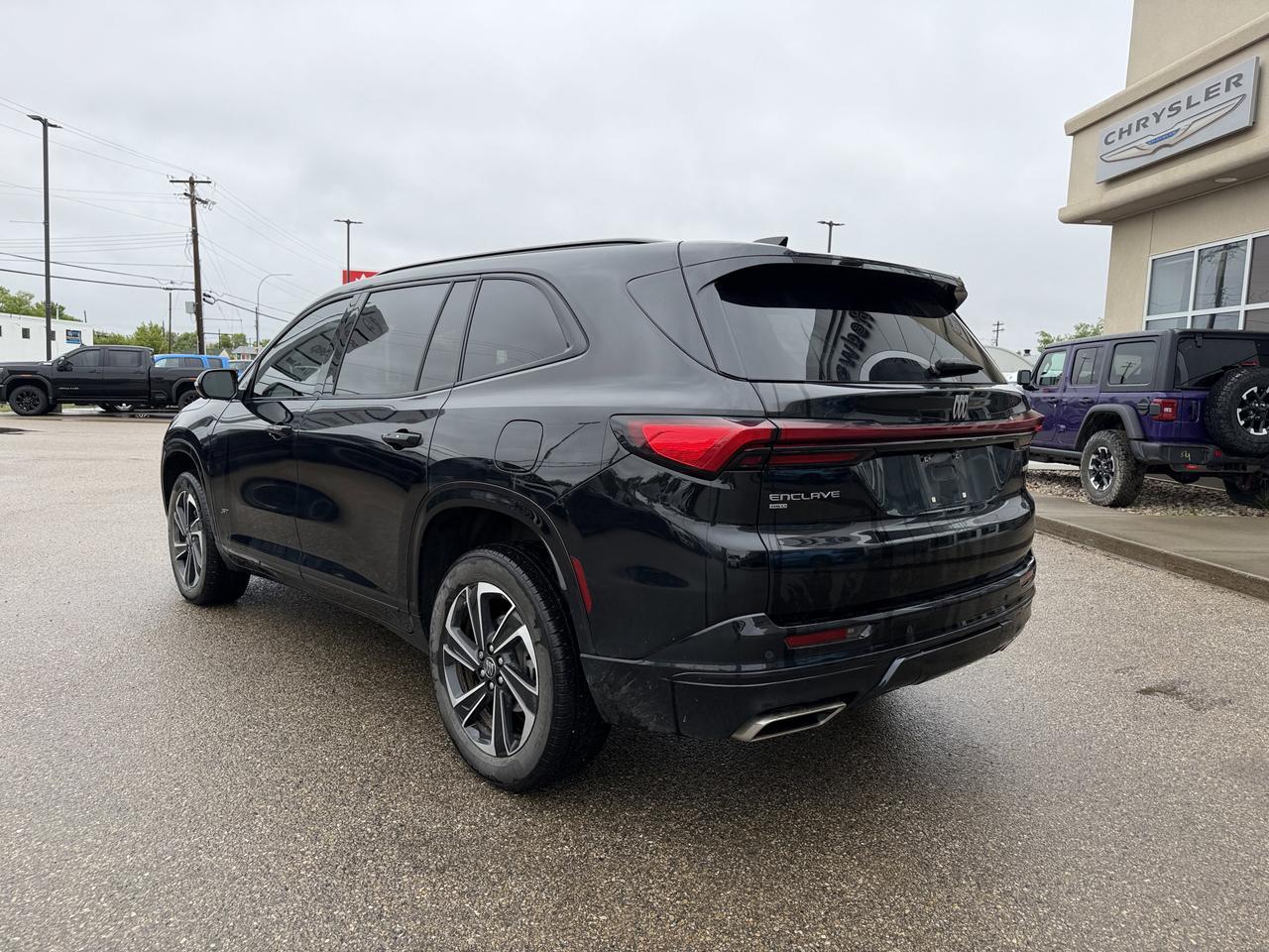 2025 Buick Enclave Sport Touring AWD | Low KMs | 8 Speed Automatic | Power Liftgate | 20IN Alloy Wheels Redwater AB
