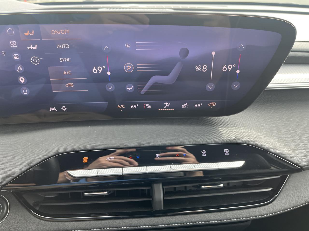 2025 Buick Enclave Sport Touring AWD Power TraileringPkgs w/Sunroof HtdMemorySeats HtdSteeringWheel HD-SrrndVsn Saukville WI