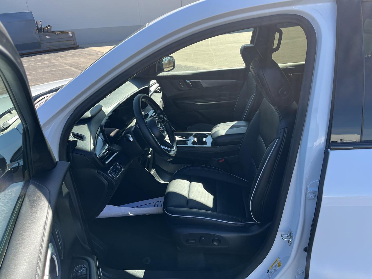 2025 Buick Enclave Sport Touring AWD w/AdptvCrz HeatedLeather HtdSteeringWheel 20s HD-SurroundVision Saukville WI