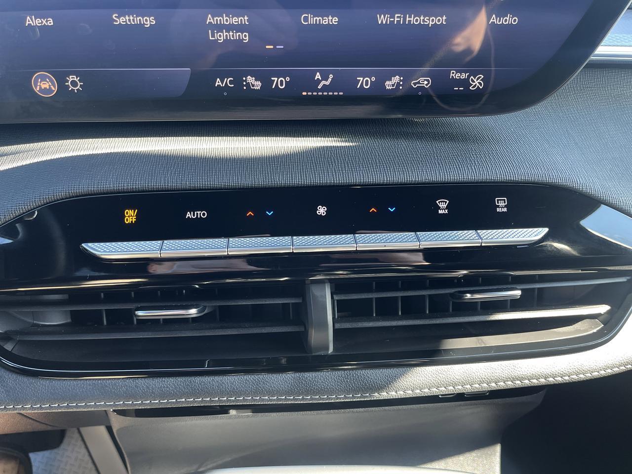 2025 Buick Enclave Sport Touring AWD w/AdptvCrz HeatedLeather HtdSteeringWheel 20s HD-SurroundVision Saukville WI