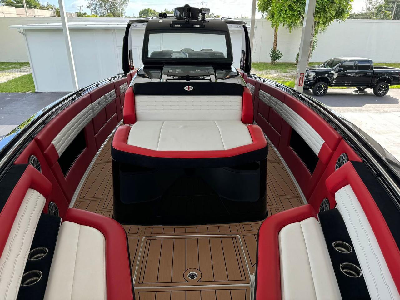 2025 CIGARETTE AURORIS 42' Fort Lauderdale FL