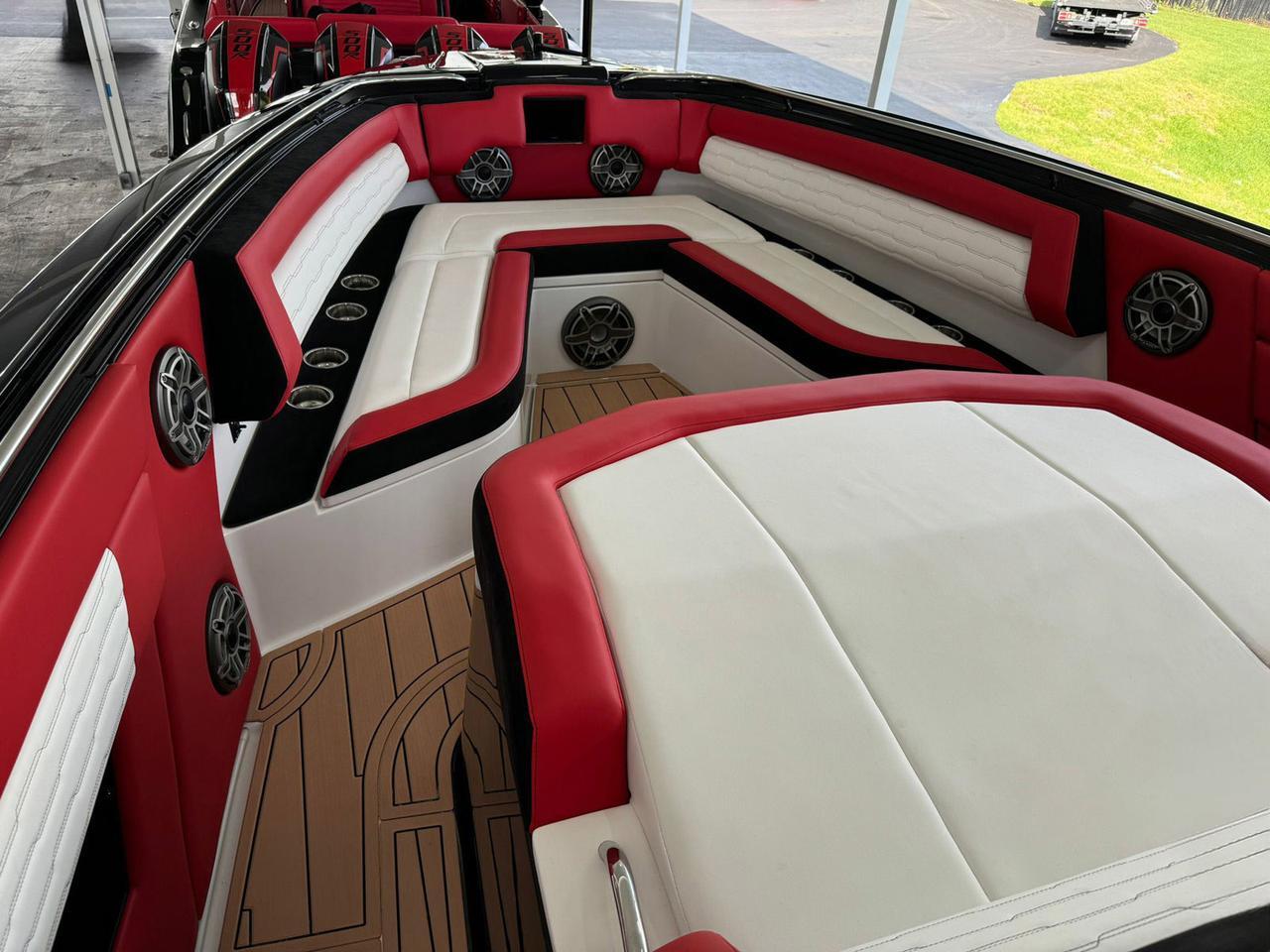 2025 CIGARETTE AURORIS 42' Fort Lauderdale FL