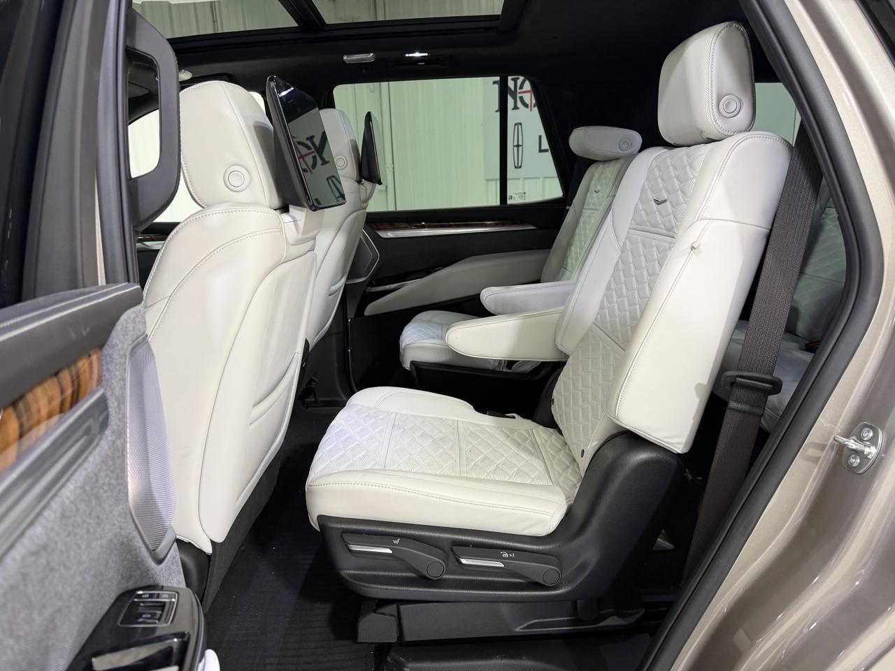 2025 Cadillac Escalade 4WD Premium Luxury Platinum San Antonio TX