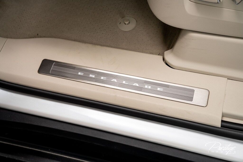 2025 Cadillac Escalade Command the road in the 2025 Cadillac Escalade 4WD Sport Platinum &acirc;&euro;&rdquo; a full-size luxury SUV designed for those who lead from the front. Powered by a 6.2L V8 delivering 420 horsepower through a smooth 10-speed automatic transmission, North Miami Beach FL