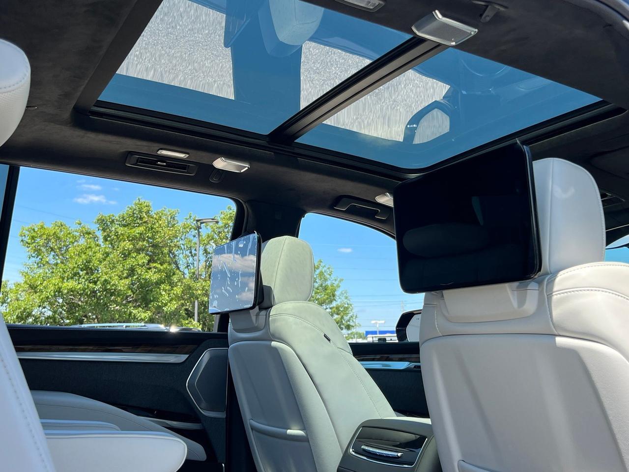 2025 Cadillac Escalade ESV Sport Platinum Indianapolis IN