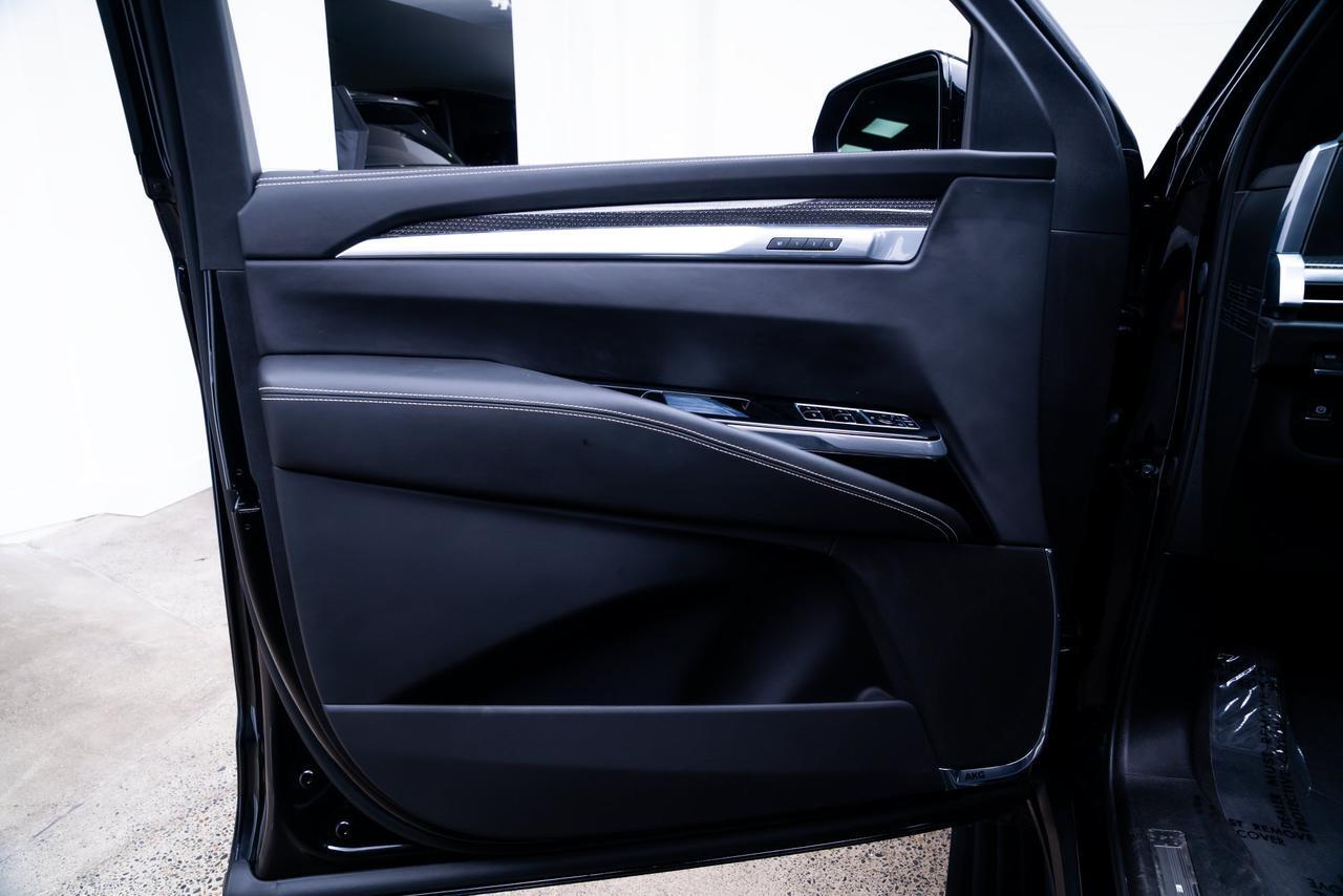 2025 Cadillac Escalade ESV V-Series Touring Package / Group 1SD / Night Vision Portland OR