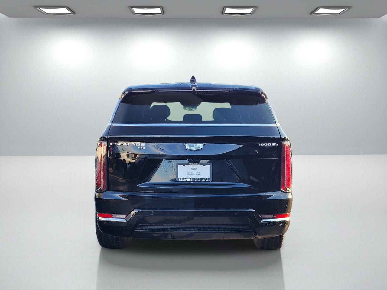 2025 Cadillac Escalade IQ Luxury photo 2