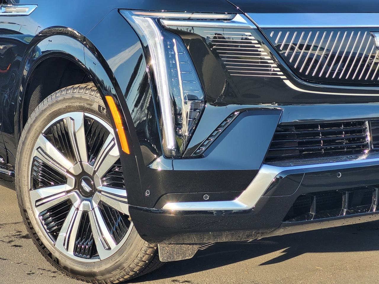 2025 Cadillac Escalade IQ Luxury photo 3