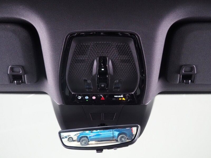 2025 Cadillac LYRIQ Luxury 2 *NAVIGATION, SUPER CRUISE, SAFETY ALERTS, 360 CAMERAS, COLOR TOUCHSCREEN, PANORAMA MOONROOF, CLIMATE SEATS, HEATED STEERING, POWER LIFTGATE, AKG AUDIO, WIRELESS CHARGING, ANDROID & APPLE Round Rock TX