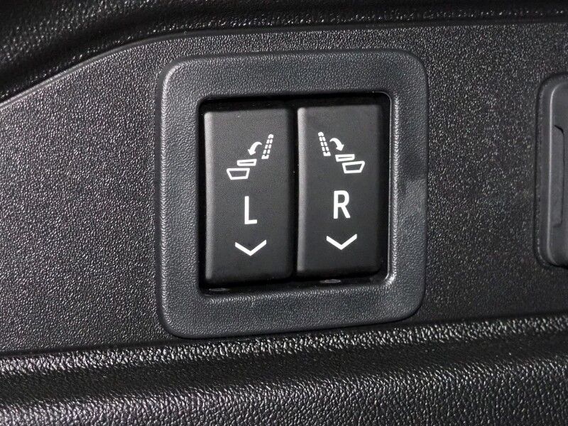 2025 Cadillac LYRIQ Luxury 2 *NAVIGATION, SUPER CRUISE, SAFETY ALERTS, 360 CAMERAS, COLOR TOUCHSCREEN, PANORAMA MOONROOF, CLIMATE SEATS, HEATED STEERING, POWER LIFTGATE, AKG AUDIO, WIRELESS CHARGING, ANDROID & APPLE Round Rock TX