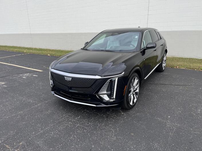 2025 Cadillac LYRIQ Luxury 3 AWD TraileringProvisions w/SuperCruise AdaptiveCruise HtdCldMemLthr 19.2 KW Charging Milwaukee WI