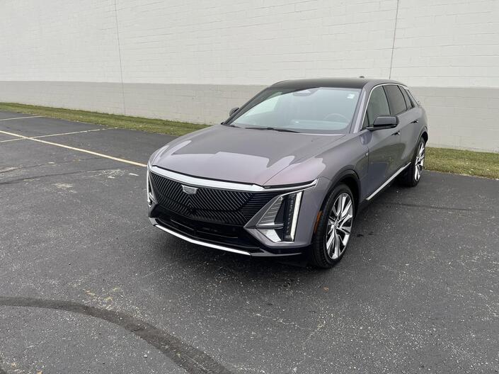 2025 Cadillac LYRIQ Luxury 3 AWD TraileringProvisions w/SuperCruise AdaptiveCruise HtdCldMemLthr HD-SrrndVsn Milwaukee WI