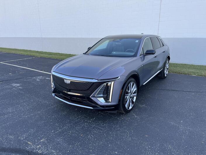 2025 Cadillac LYRIQ Luxury 3 AWD TraileringProvisions w/SuperCruise AdaptiveCruise HtdCldMemLthr HD-SurroundVision Milwaukee WI