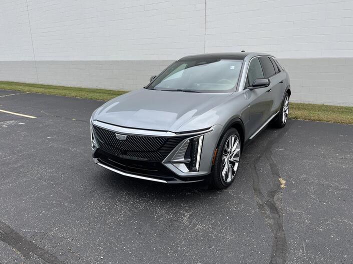 2025 Cadillac LYRIQ Luxury 3 AWD TraileringProvisions w/SuperCruise AdptveCrz Sunroof HtfCldMemLthr Hd-SrrndVsn Milwaukee WI