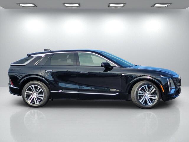 2025 Cadillac Lyriq Luxury photo 3