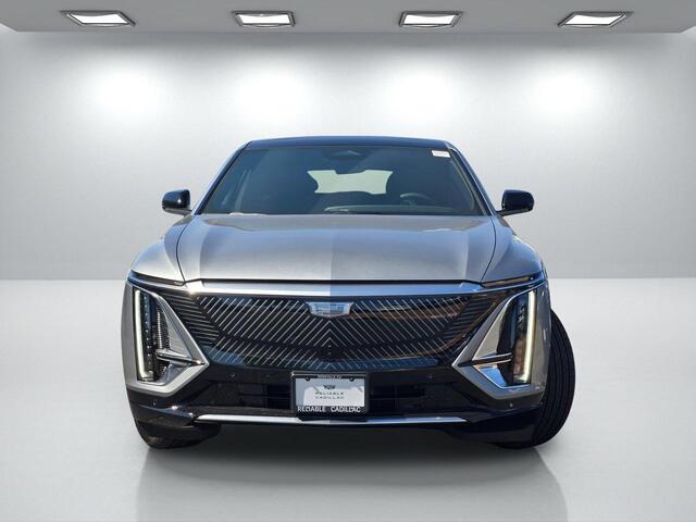 2025 Cadillac Lyriq Luxury photo 2