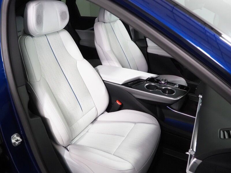 2025 Cadillac LYRIQ Sport 2 AWD *NAVIGATION, SUPER CRUISE, SAFETY ALERTS, 360 CAMERAS, COLOR TOUCHSCREEN, PANORAMA MOONROOF, CLIMATE SEATS, HEATED STEERING, POWER LIFTGATE, AKG AUDIO, WIRELESS CHARGING, ANDROID & APPLE