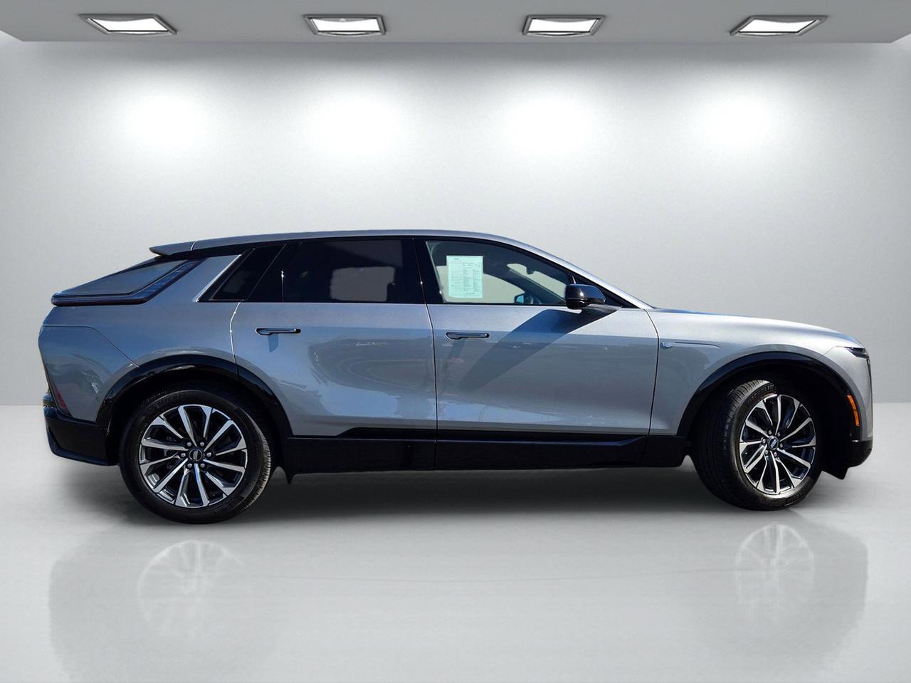 2025 Cadillac LYRIQ Sport