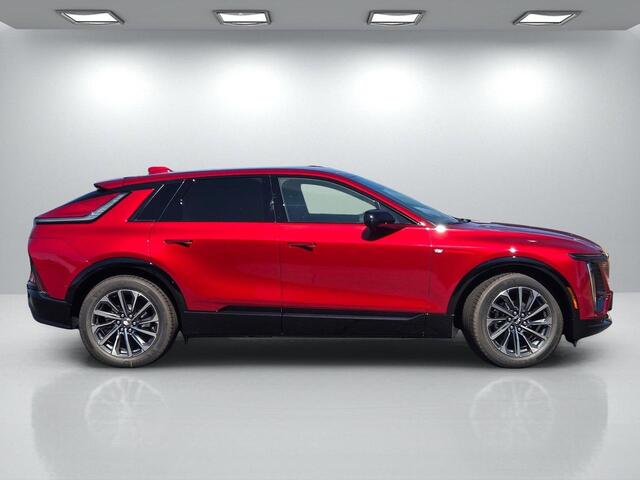 2025 Cadillac Lyriq Sport photo 3