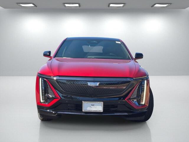 2025 Cadillac Lyriq Sport photo 2