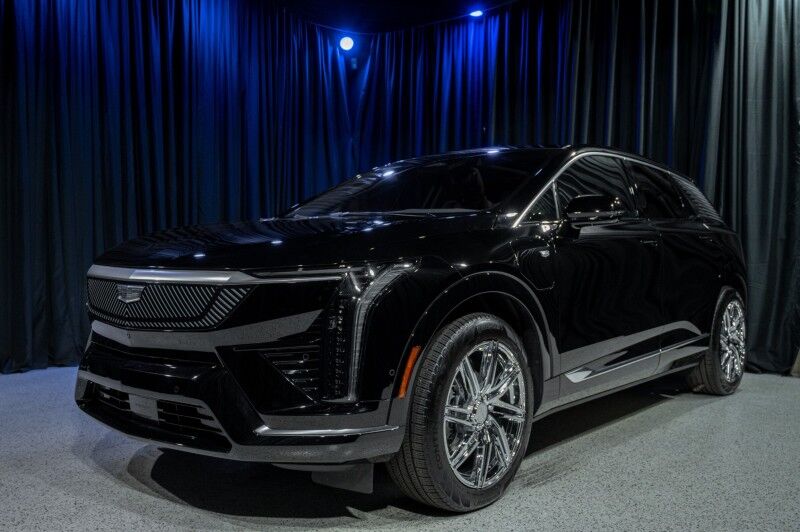 2025 Cadillac OPTIQ AWD 4dr Luxury w/1SE SUV