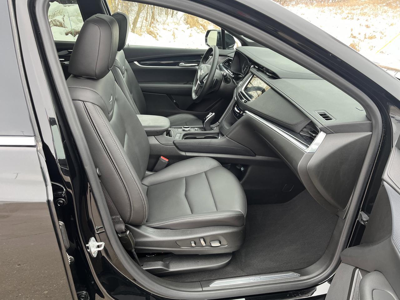 2025 Cadillac XT5 Premium Luxury AWD 3.6L w/Sunroof HtdLthr HD-RearCamera Saukville WI