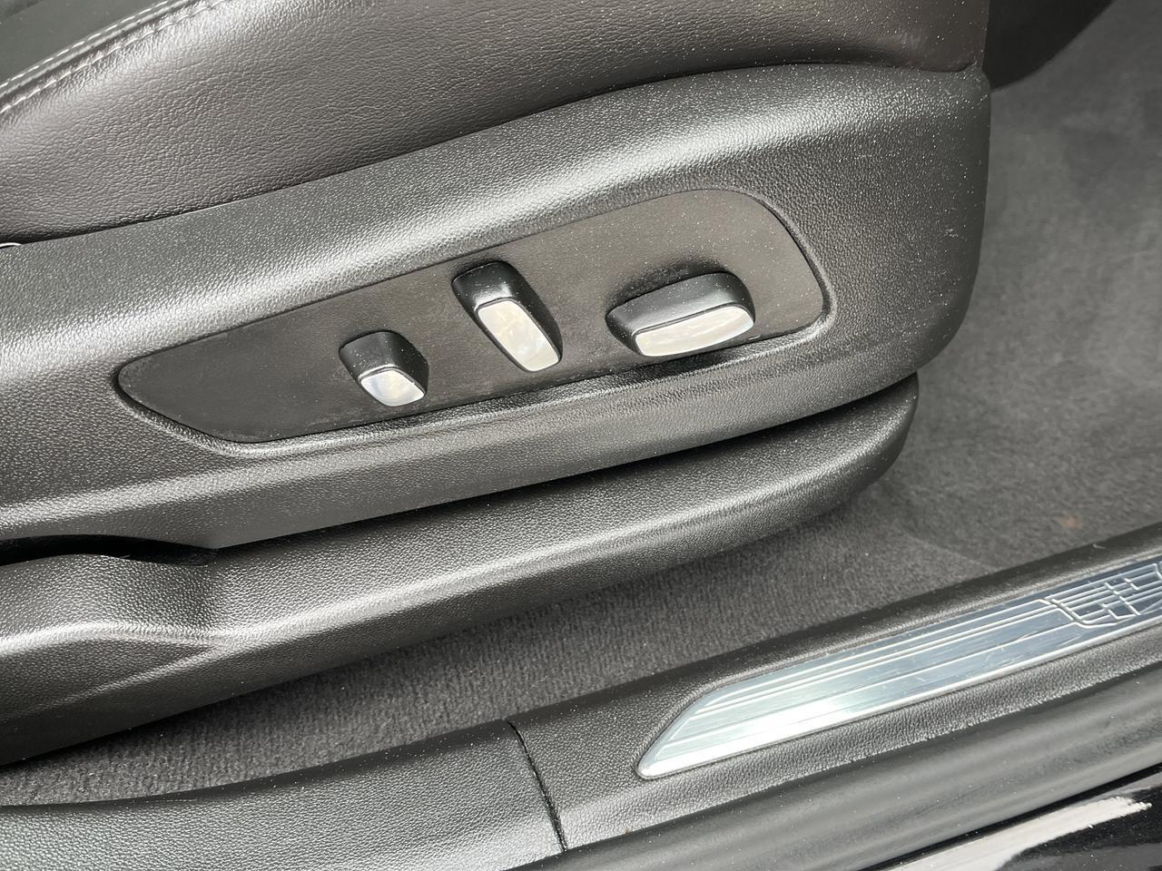 2025 Cadillac XT5 Premium Luxury AWD 3.6L w/Tri-ZoneAutomaticClimateControl HtdCldMemLthr AirIonizer Sunroof HD-RrCam Saukville WI