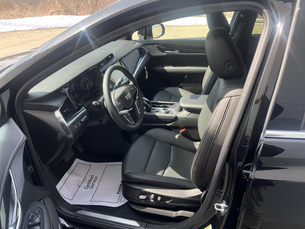 2025 Cadillac XT5 Premium Luxury AWD Tri-ZoneAutomaticClimateCTRL TechPkgs w/Sunroof Nav HtdCldMemLthr HD-SrrndVsn Saukville WI
