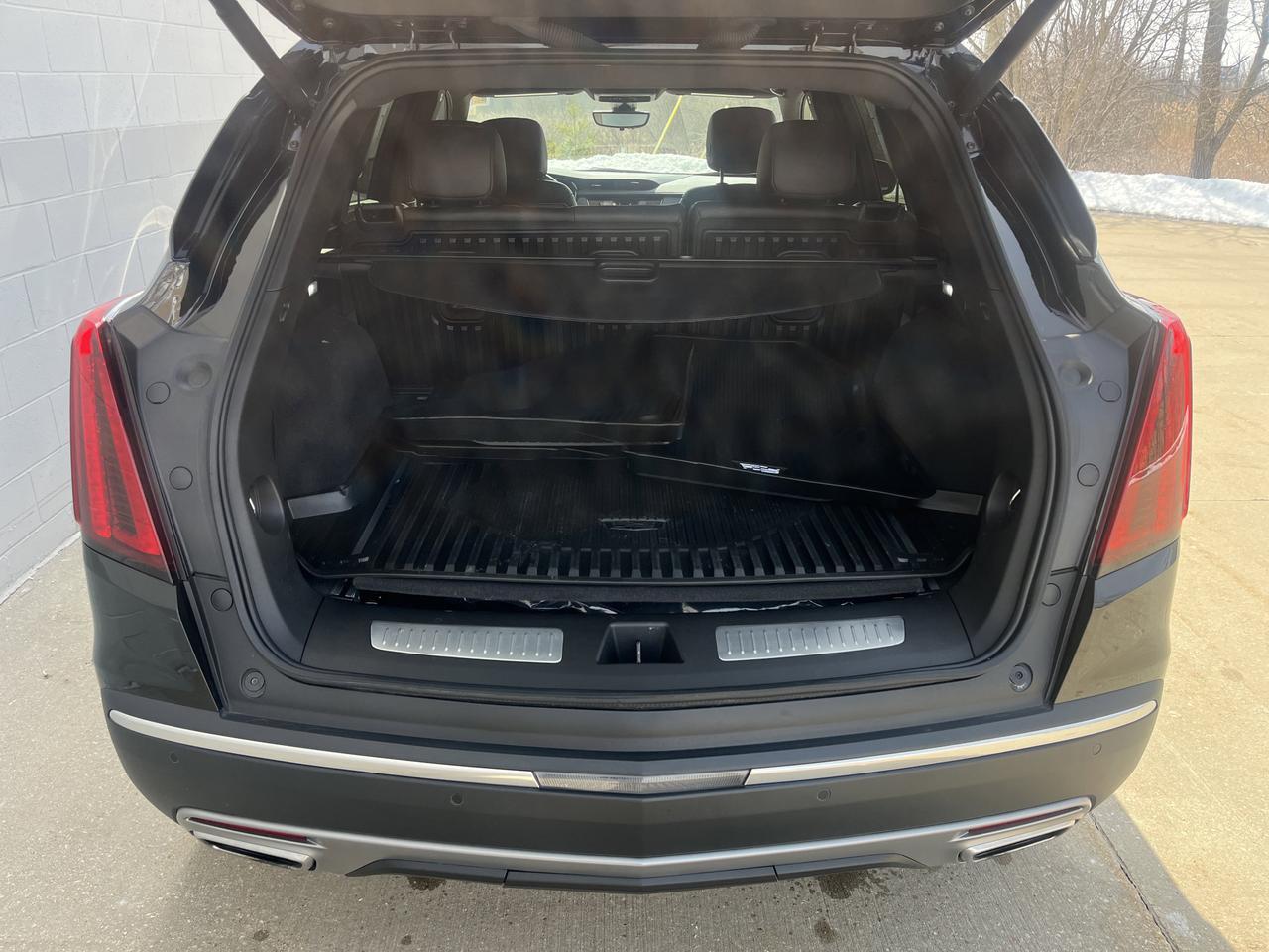 2025 Cadillac XT5 Premium Luxury AWD Tri-ZoneAutomaticClimateCTRL TechPkgs w/Sunroof Nav HtdCldMemLthr HD-SrrndVsn Saukville WI